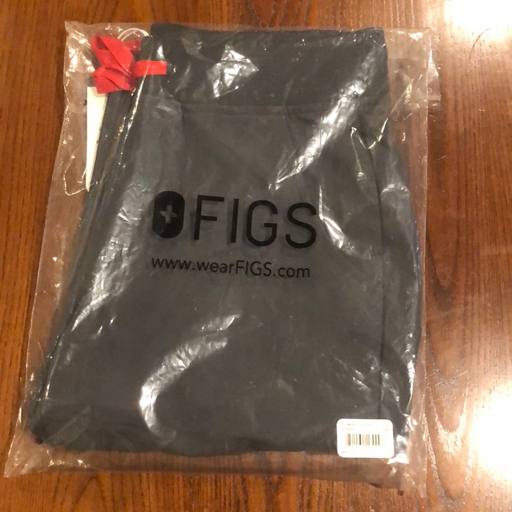 FIGS Charcoal Zamora